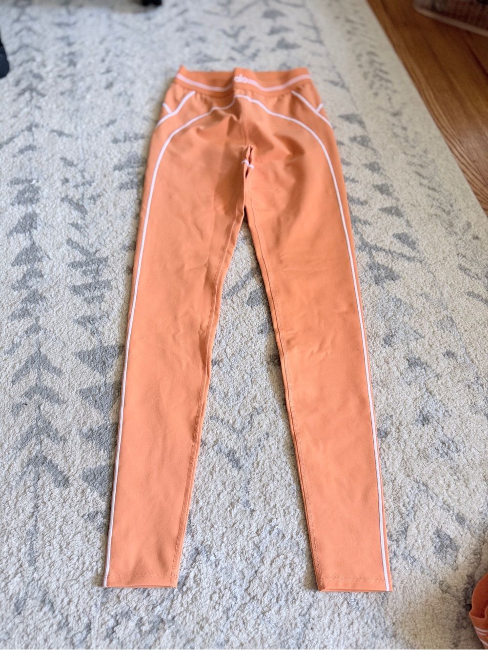 ALO Yoga Airbrush High-Waist Heart Throb Legging & Bra - Picture 11 of 11